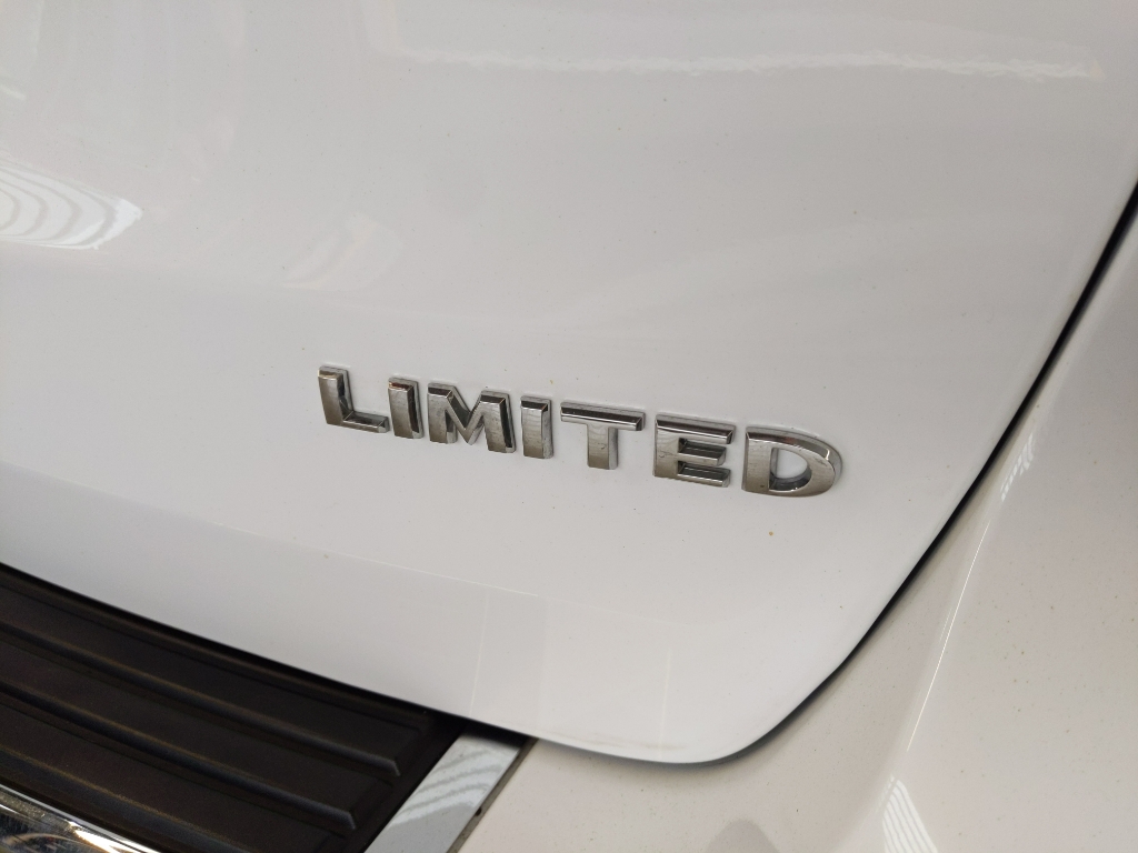 Vehicle image 17 of 28