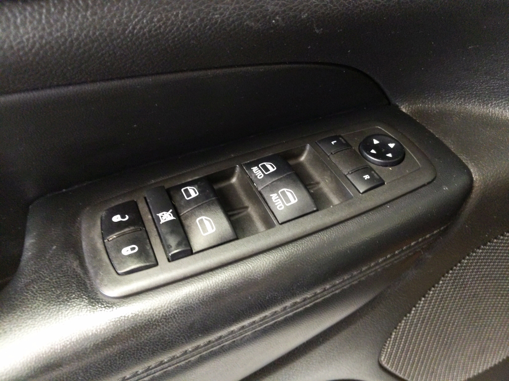 Vehicle image 13 of 28