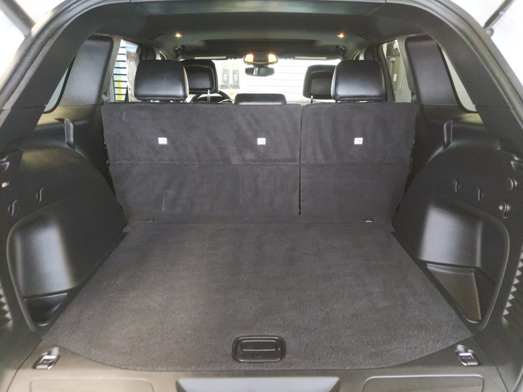 Vehicle image 23 of 28