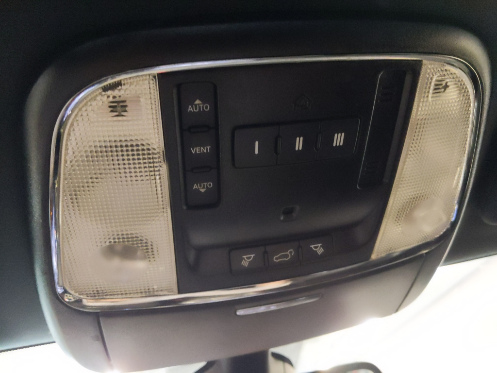 Vehicle image 11 of 28
