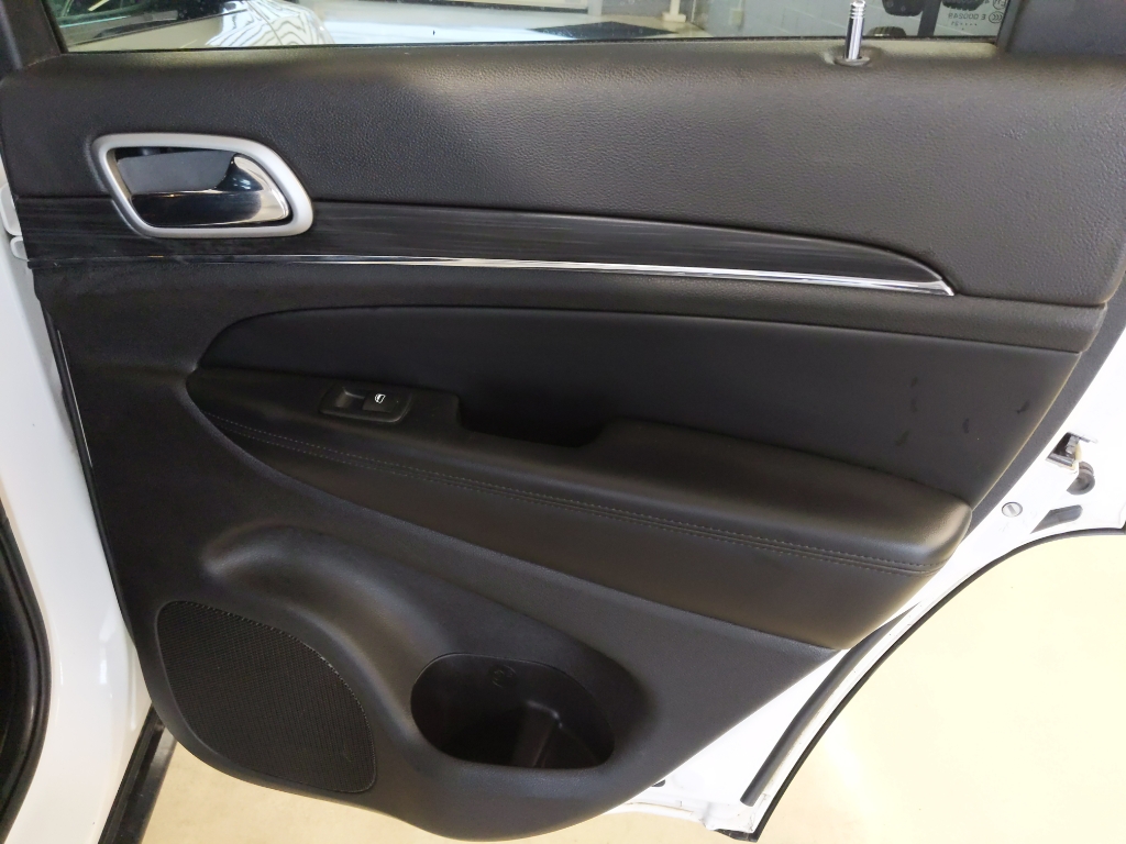 Vehicle image 26 of 28