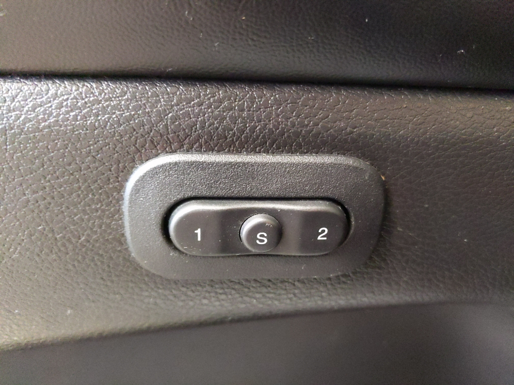 Vehicle image 14 of 28