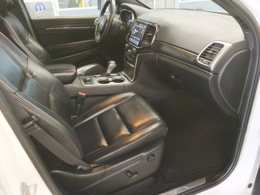 Vehicle image 25 of 28