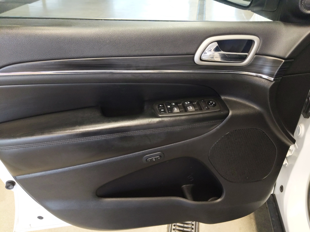 Vehicle image 19 of 28