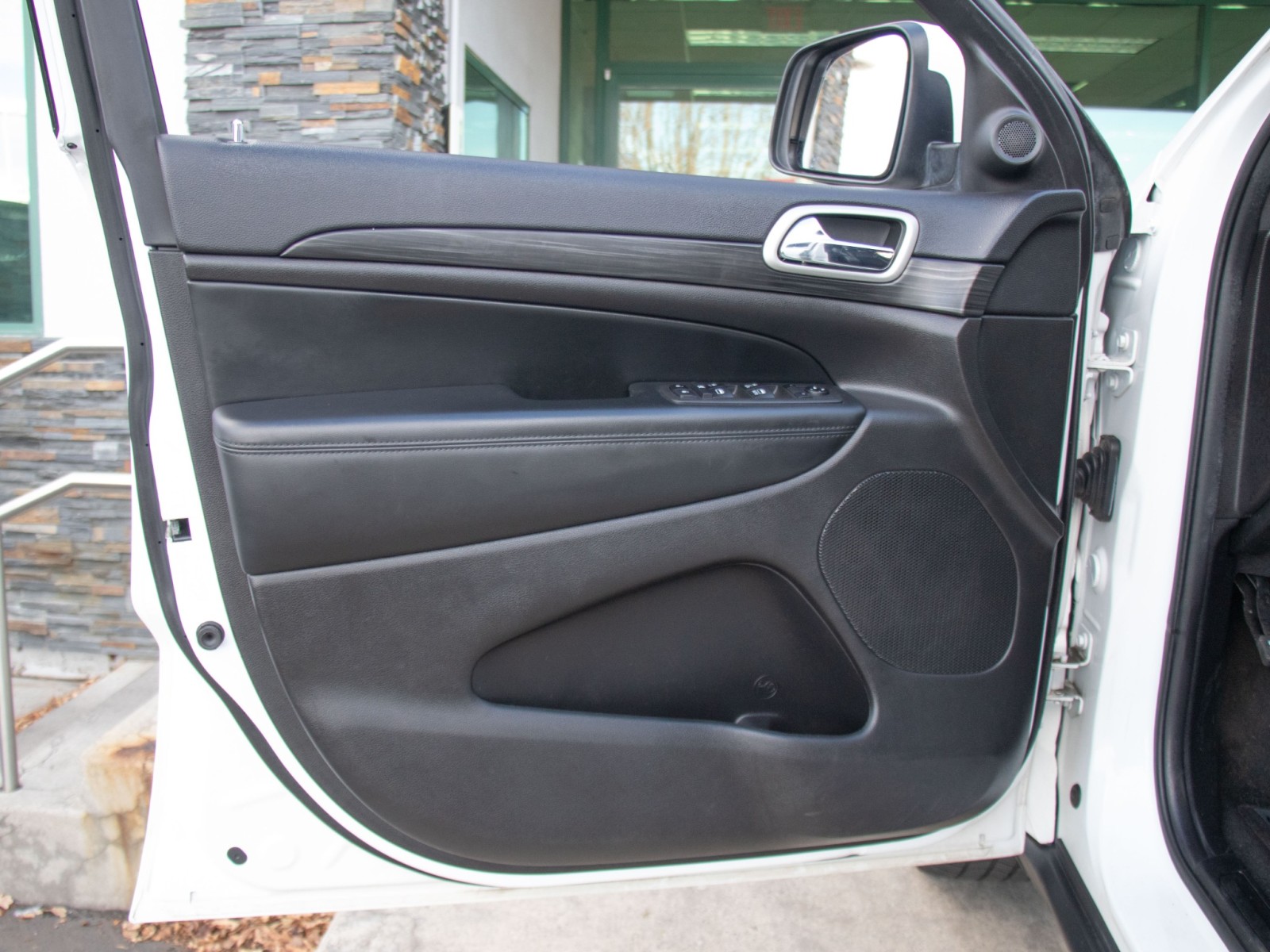 Vehicle image 9 of 26