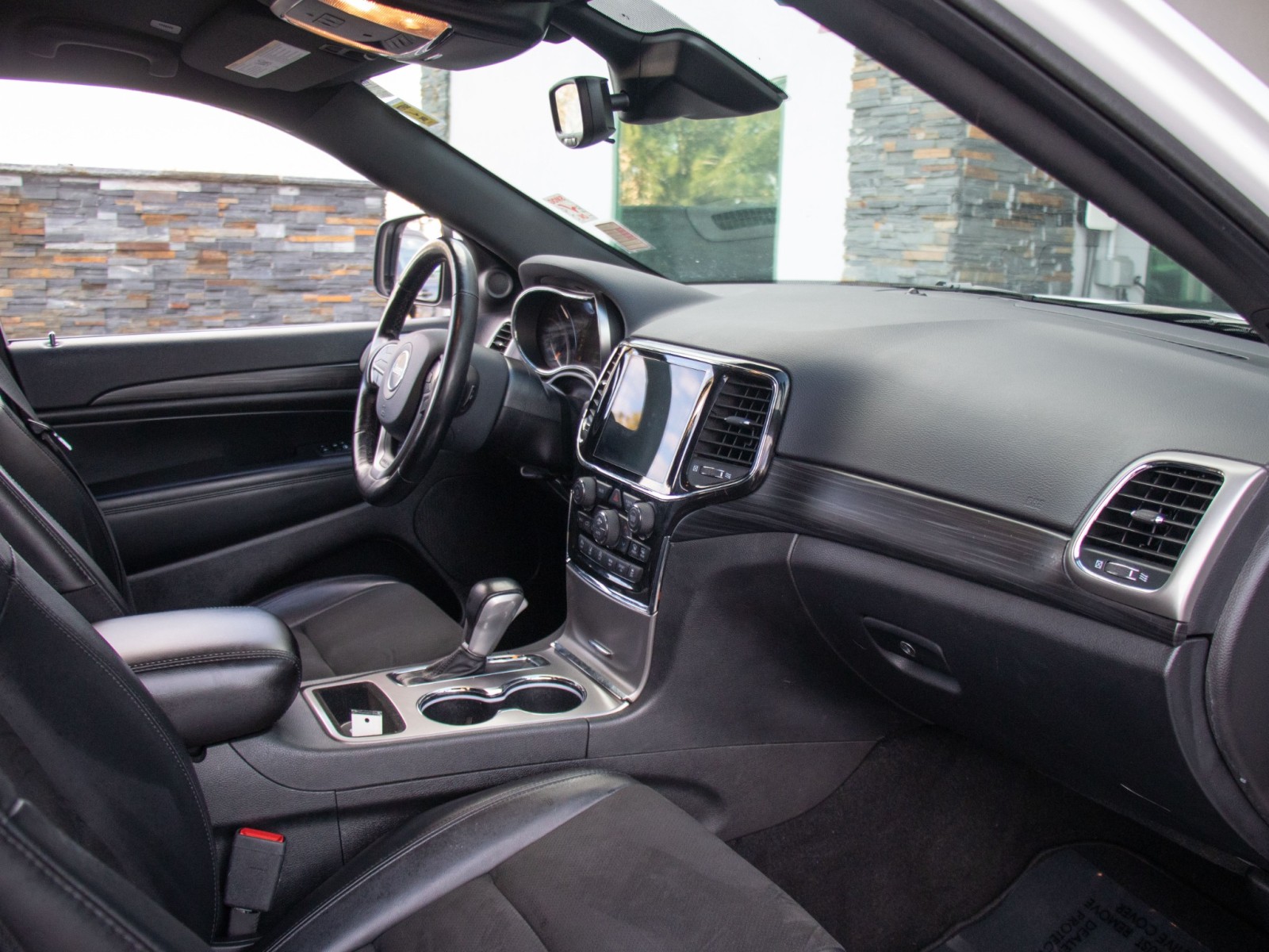Vehicle image 18 of 26