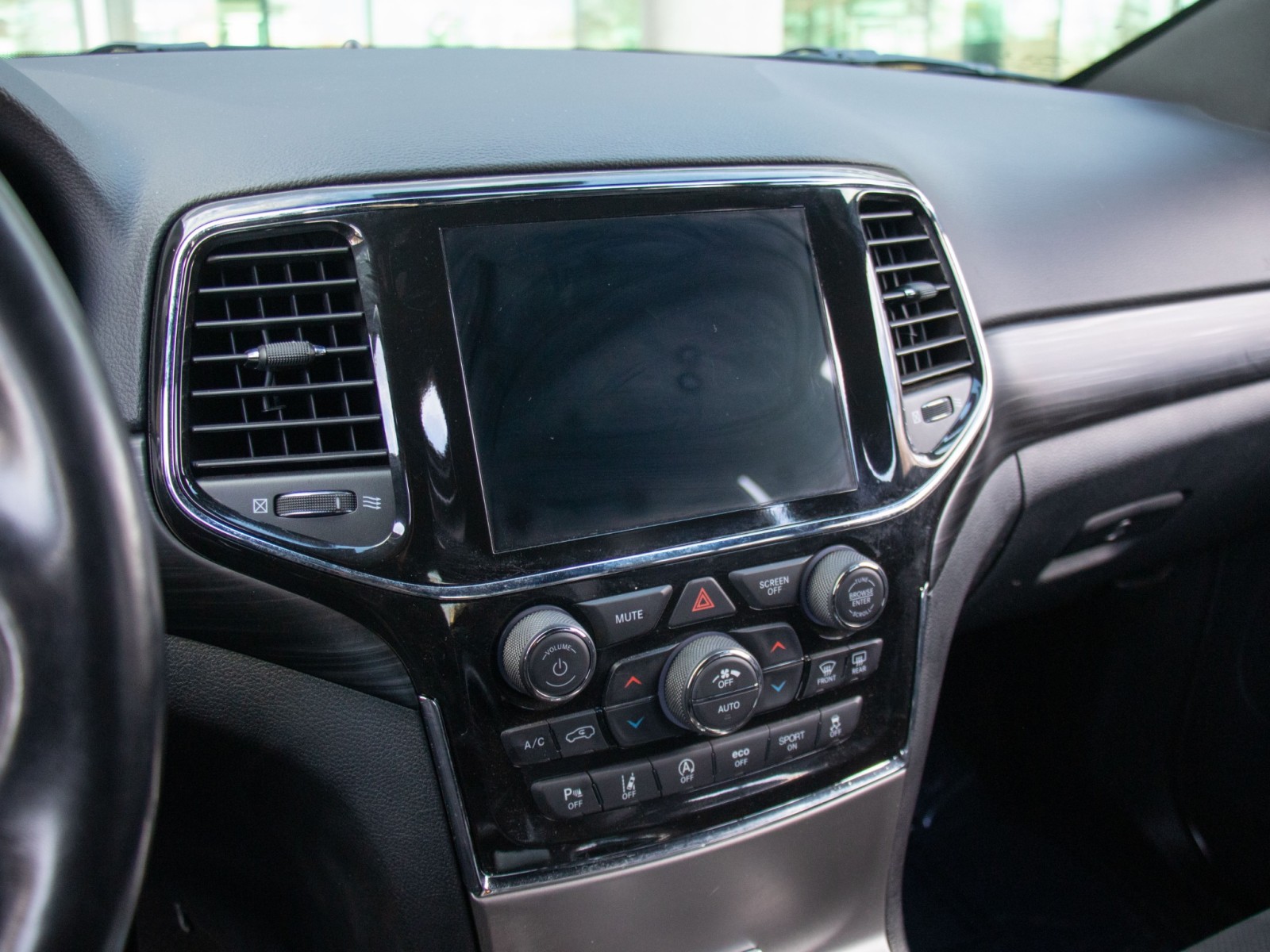 Vehicle image 16 of 26