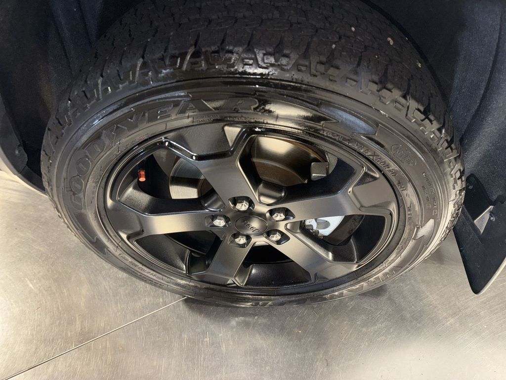 Vehicle image 13 of 33