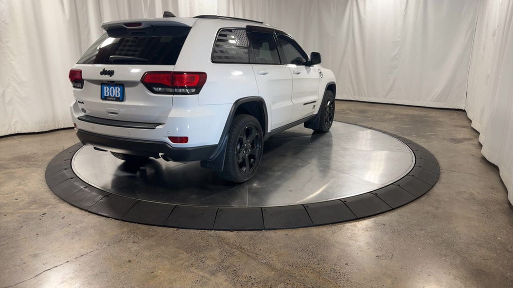 Vehicle image 7 of 33