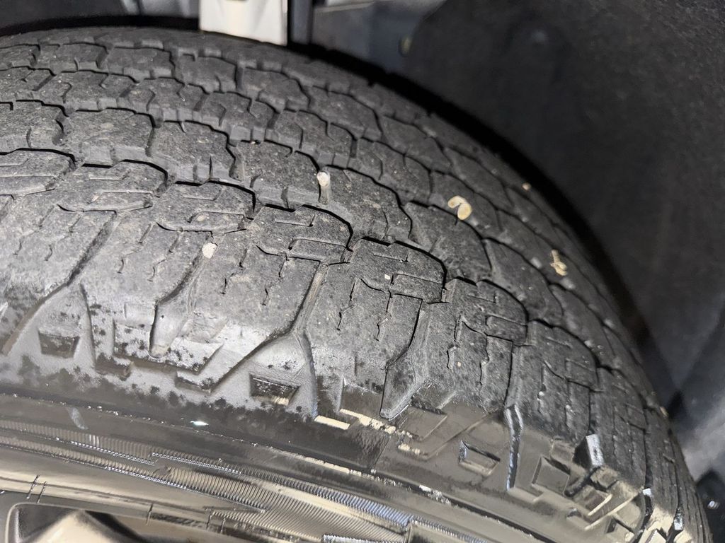 Vehicle image 17 of 33
