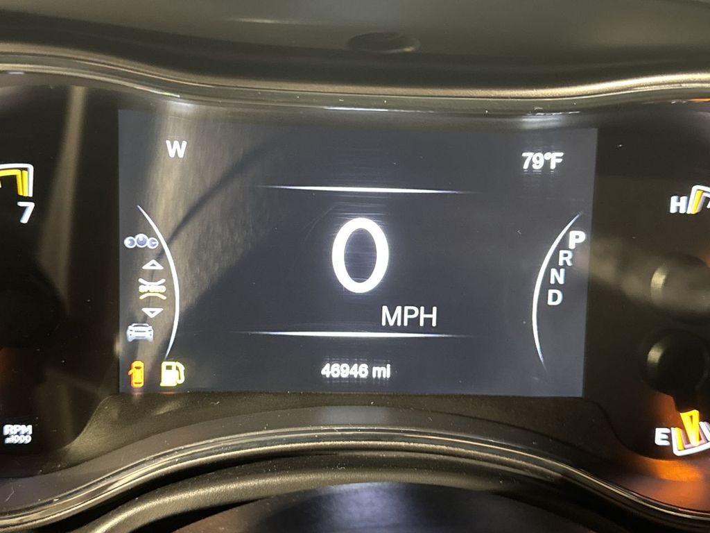 Vehicle image 23 of 33