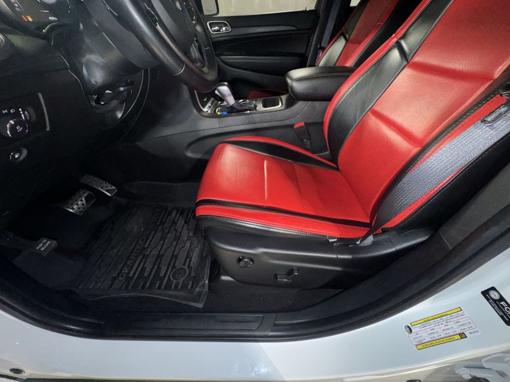 Vehicle image 15 of 33