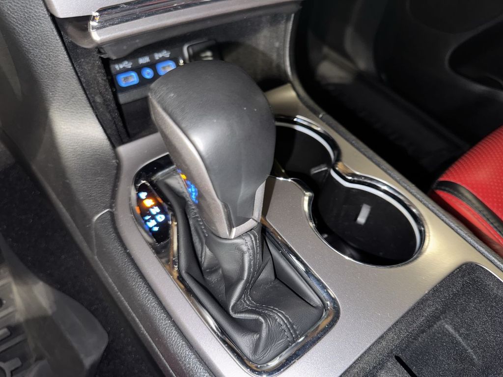 Vehicle image 26 of 33