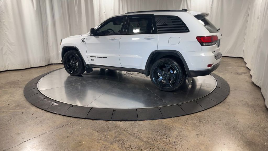 Vehicle image 8 of 33