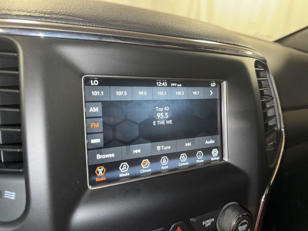 Vehicle image 24 of 33