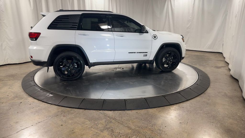 Vehicle image 6 of 33