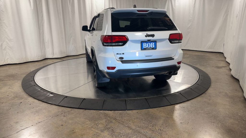 Vehicle image 16 of 33