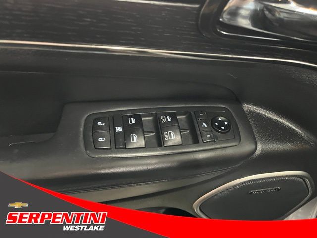 Vehicle image 28 of 39