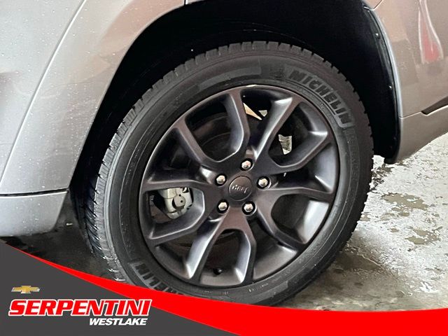 Vehicle image 12 of 39