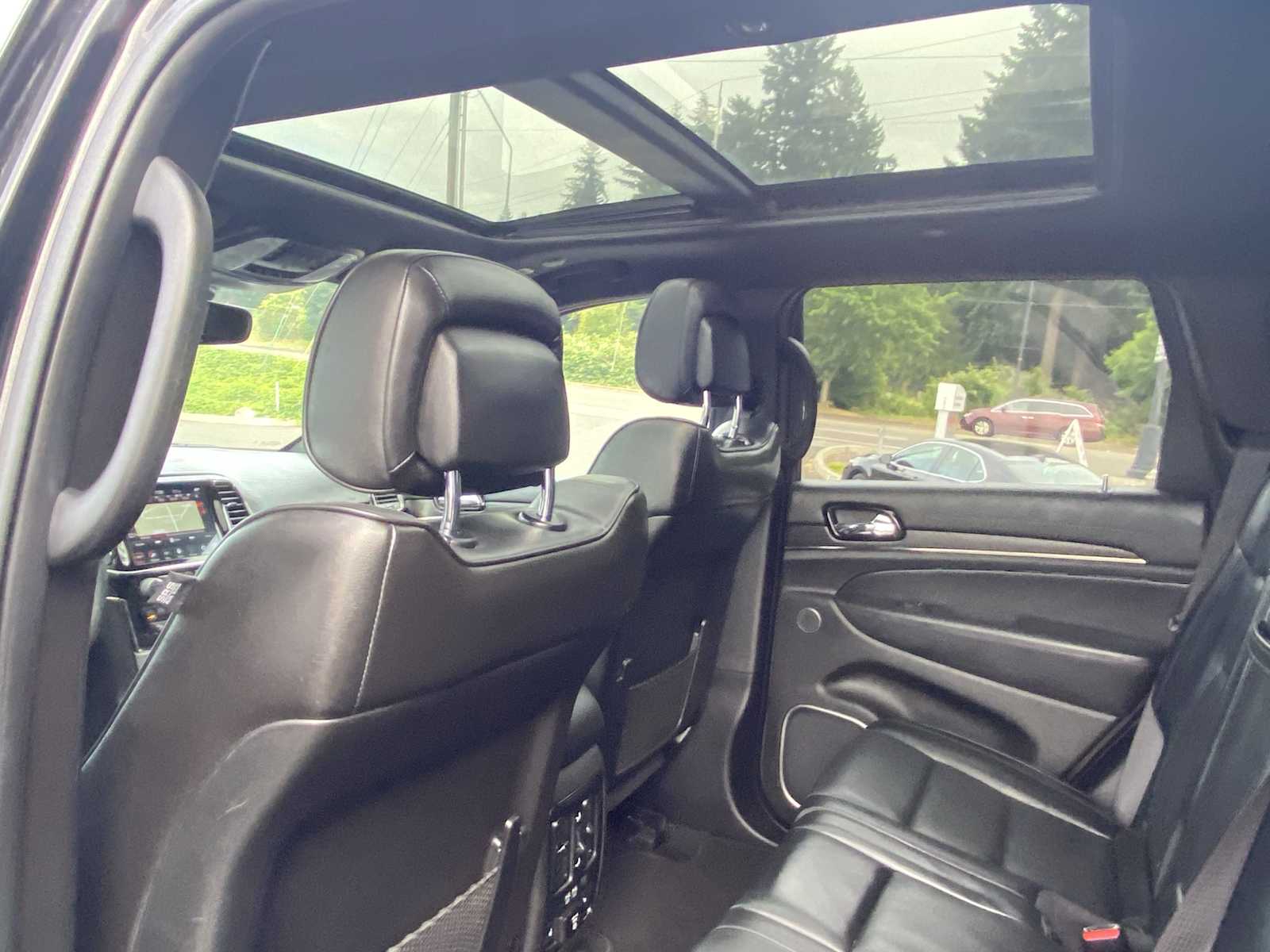 Vehicle image 18 of 32