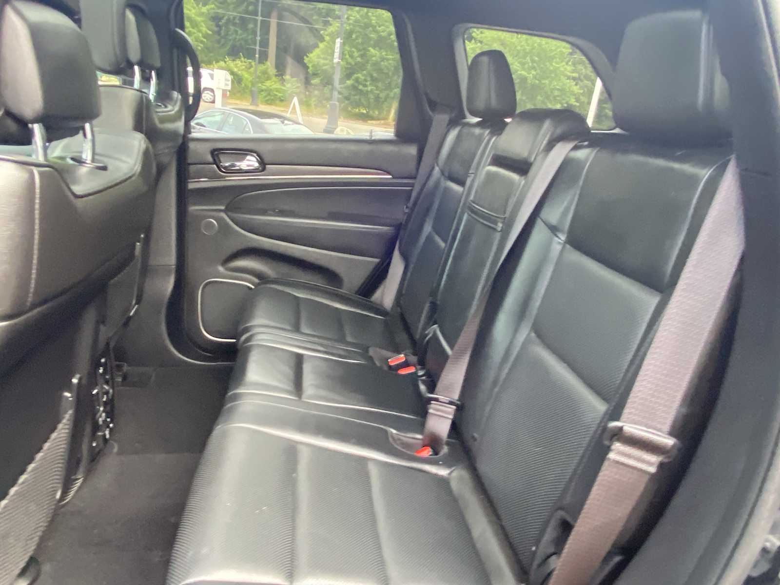 Vehicle image 17 of 32