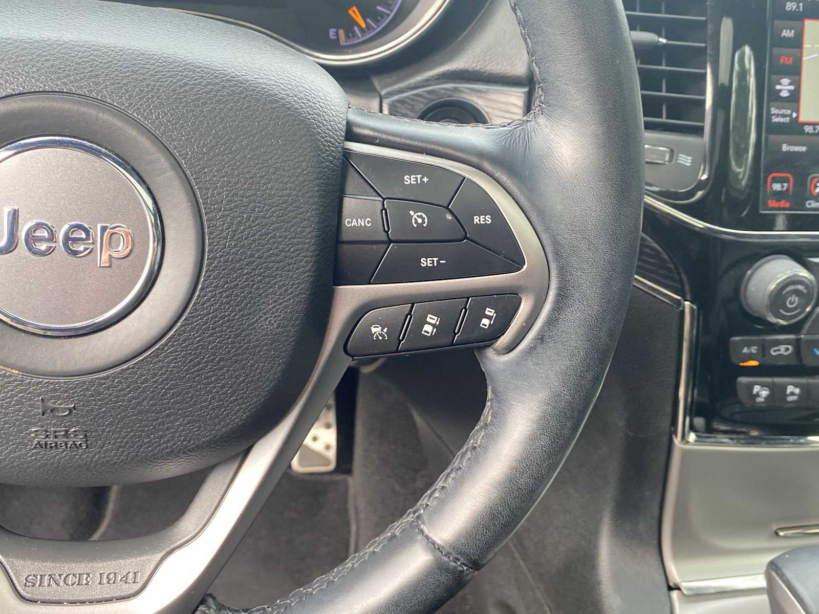 Vehicle image 27 of 32