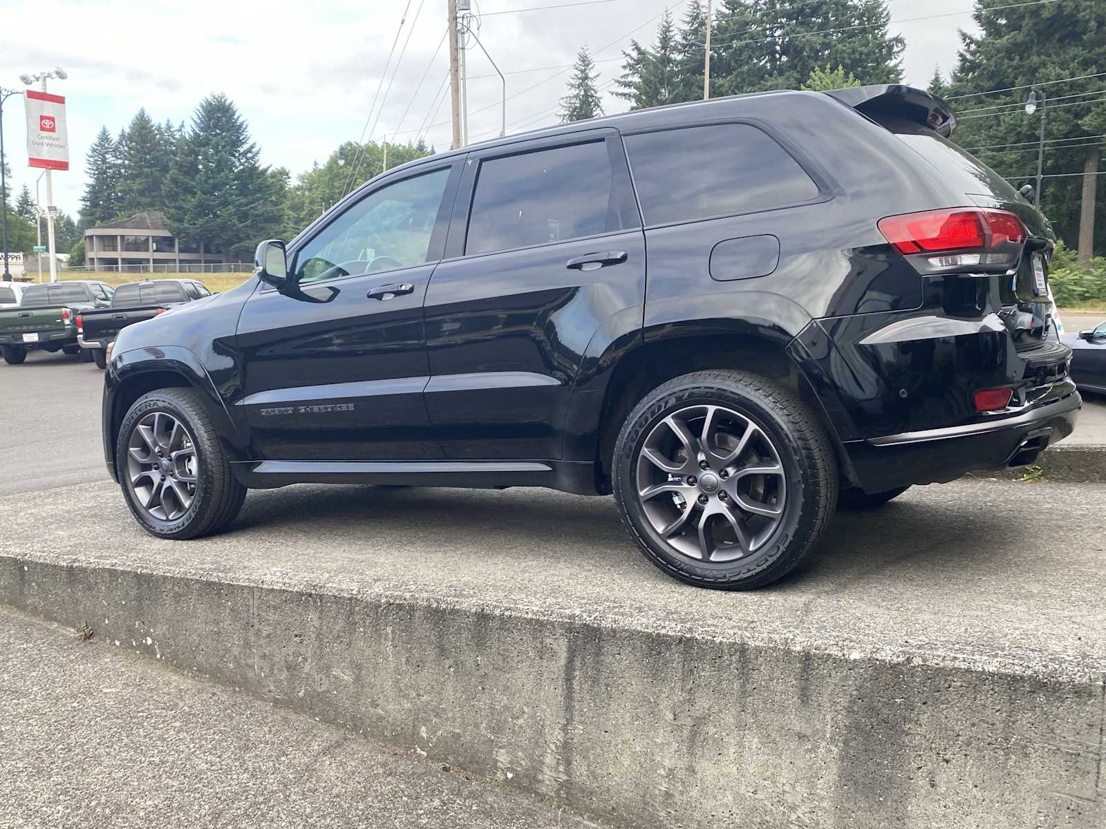 Vehicle image 8 of 32
