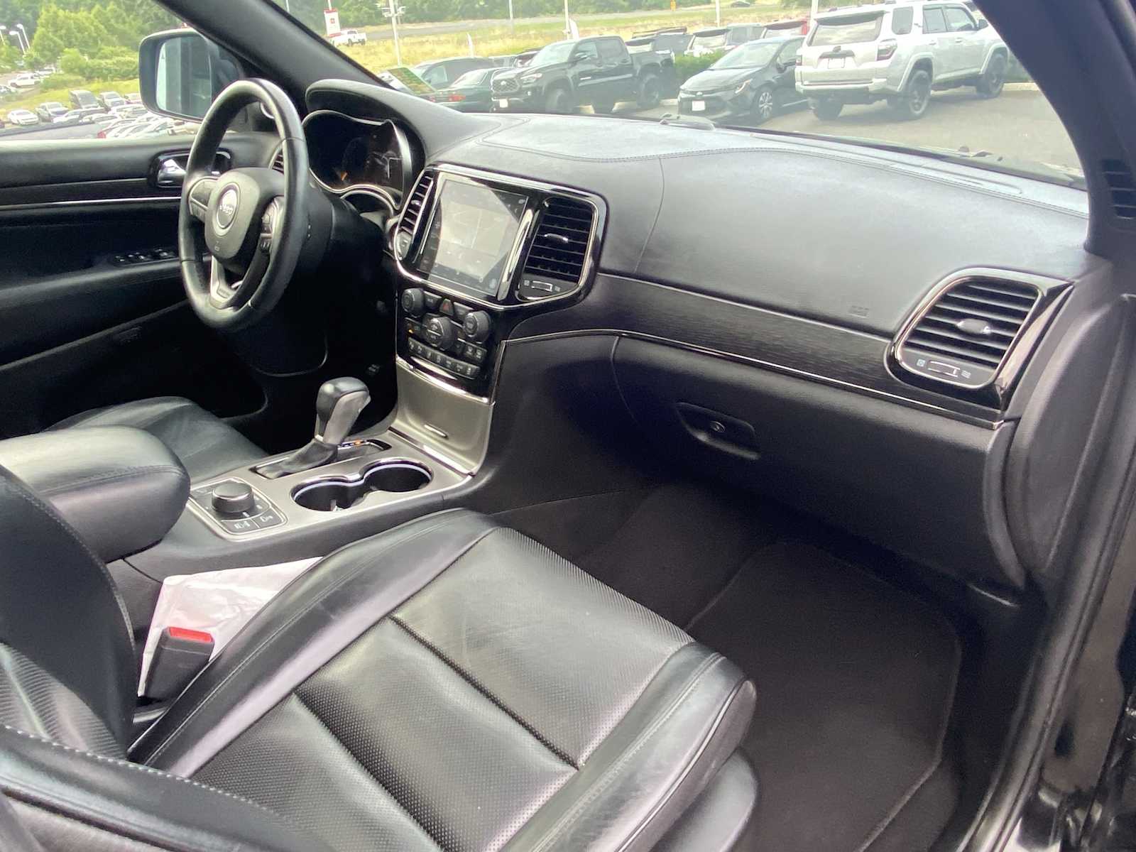 Vehicle image 19 of 32
