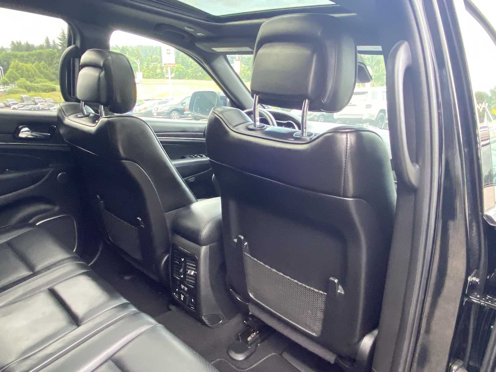 Vehicle image 21 of 32