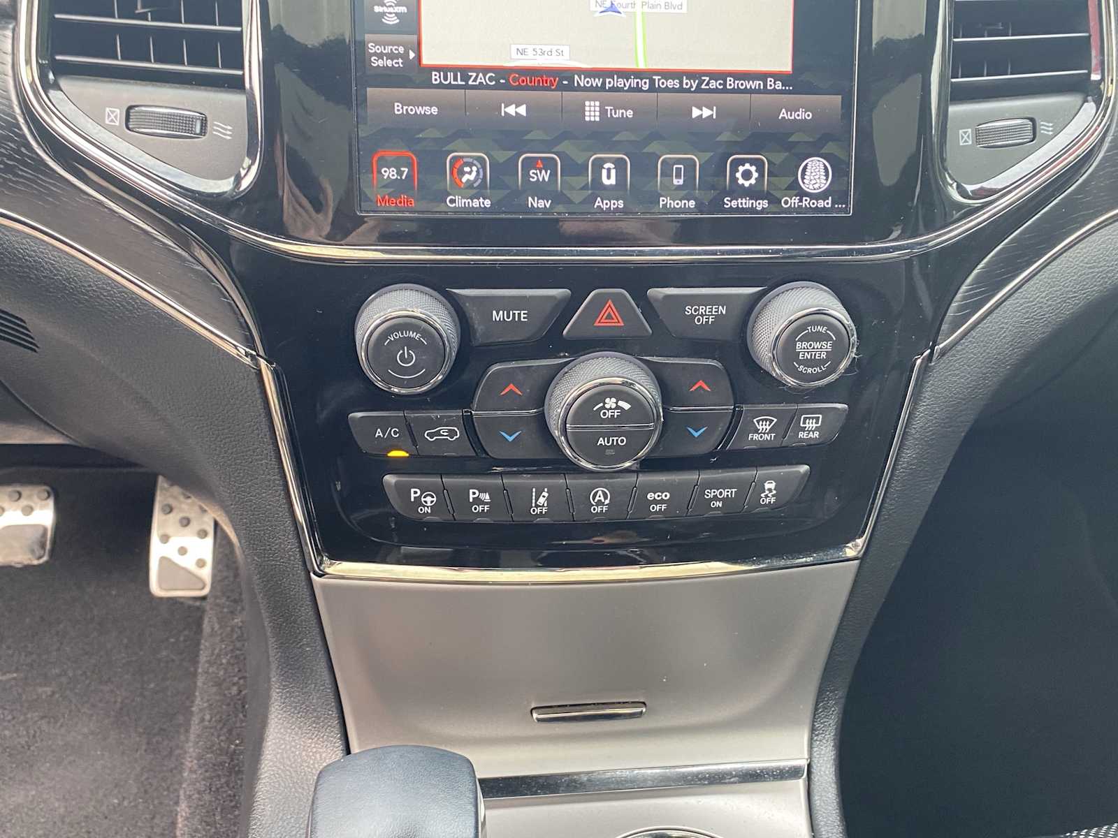 Vehicle image 29 of 32