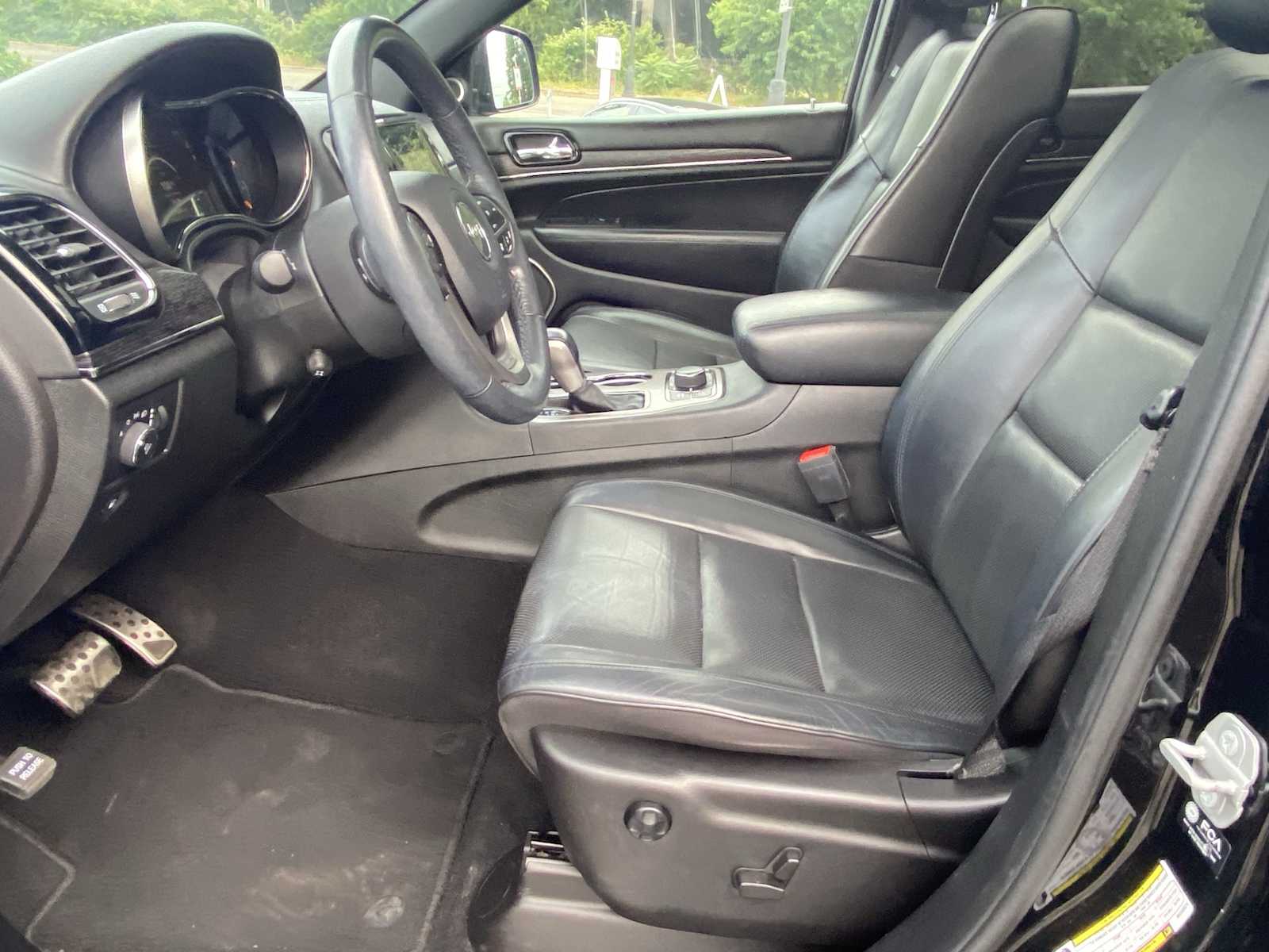 Vehicle image 14 of 32
