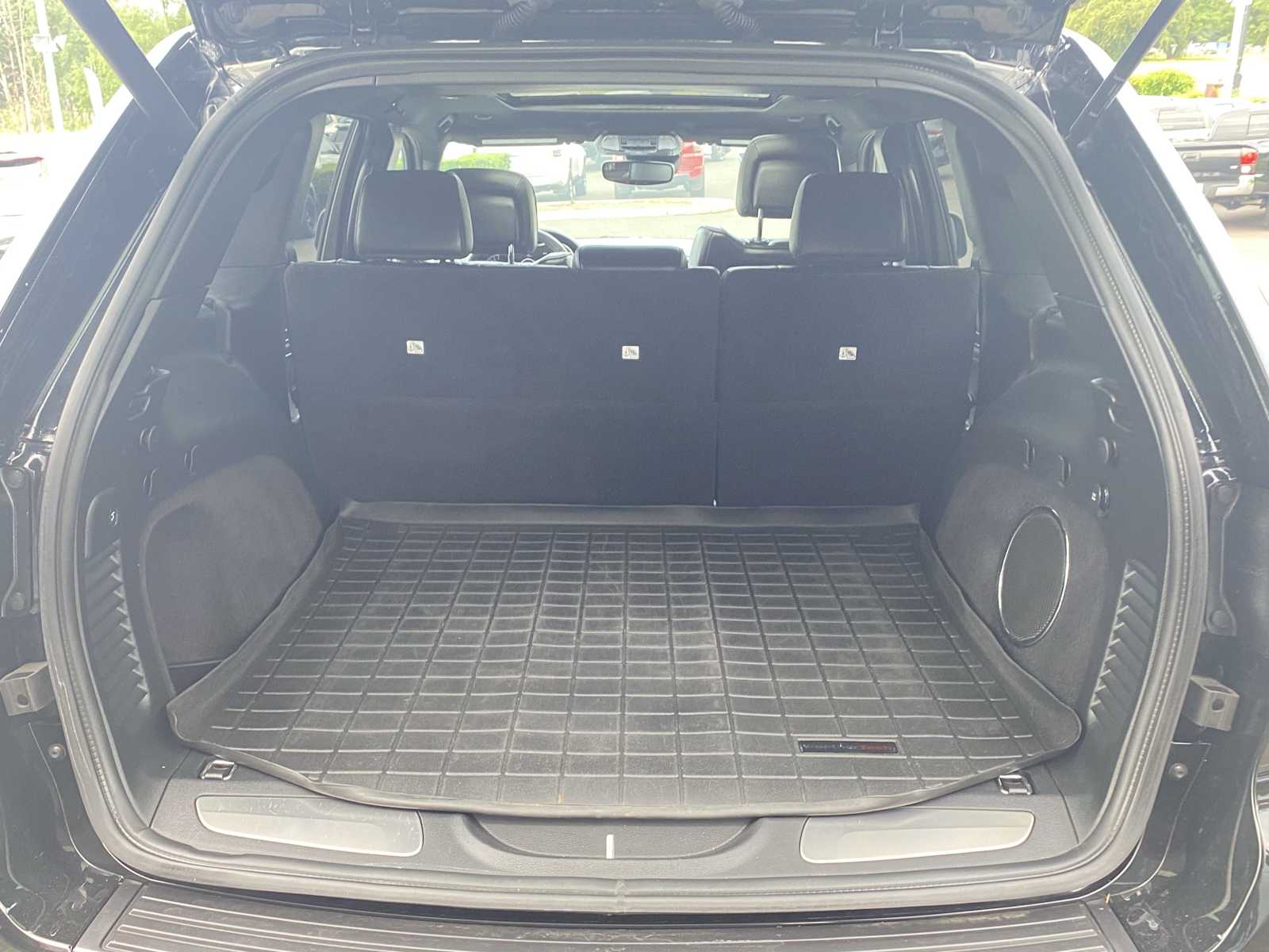 Vehicle image 11 of 32