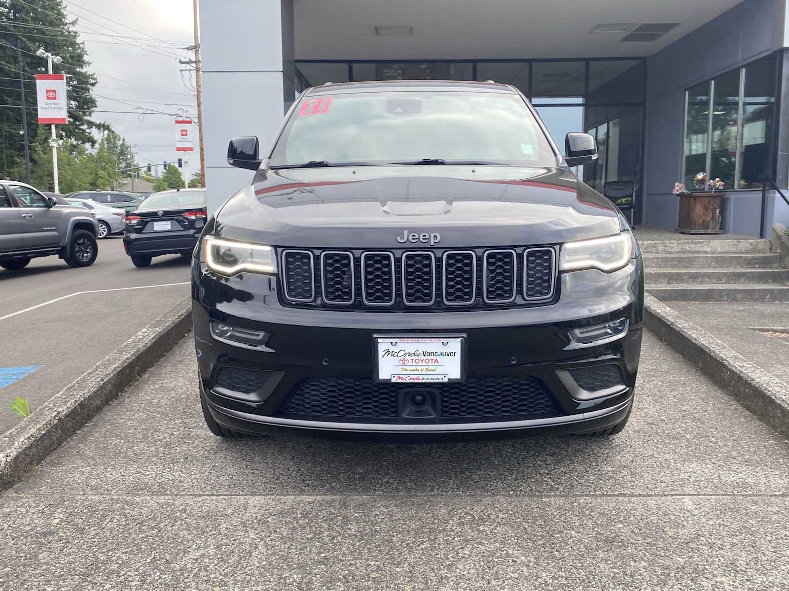 Vehicle image 10 of 32