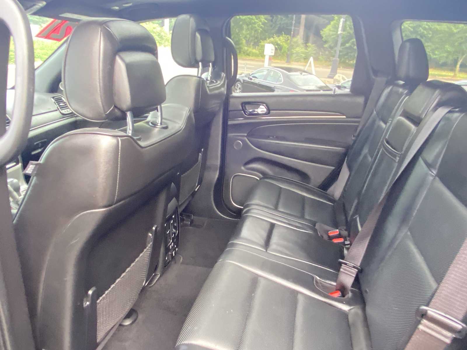Vehicle image 16 of 32