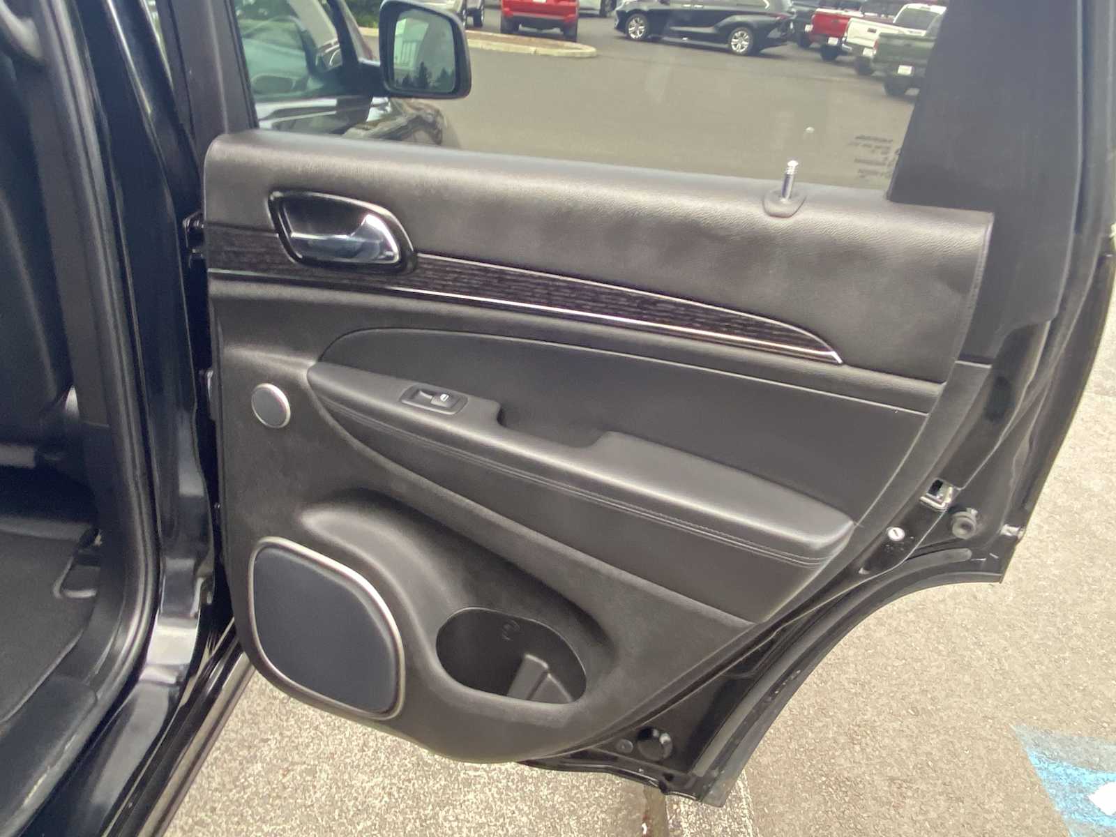 Vehicle image 22 of 32