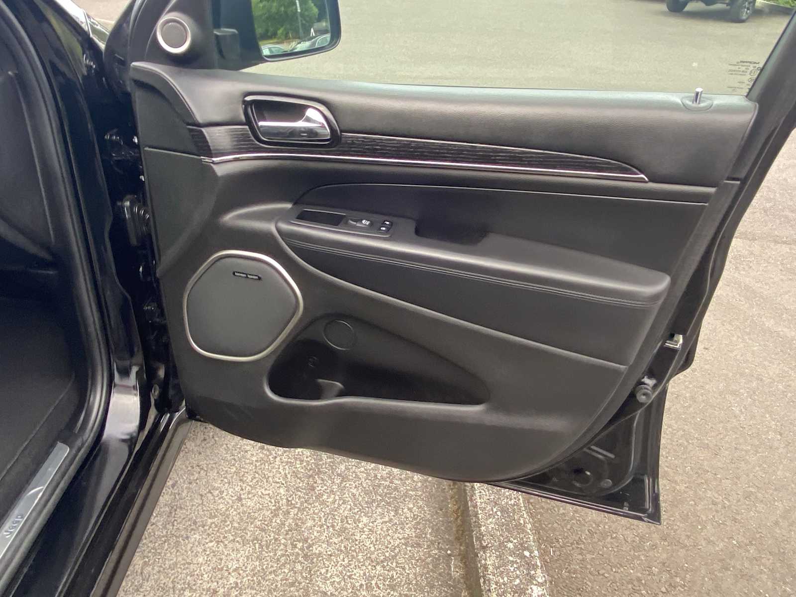 Vehicle image 20 of 32
