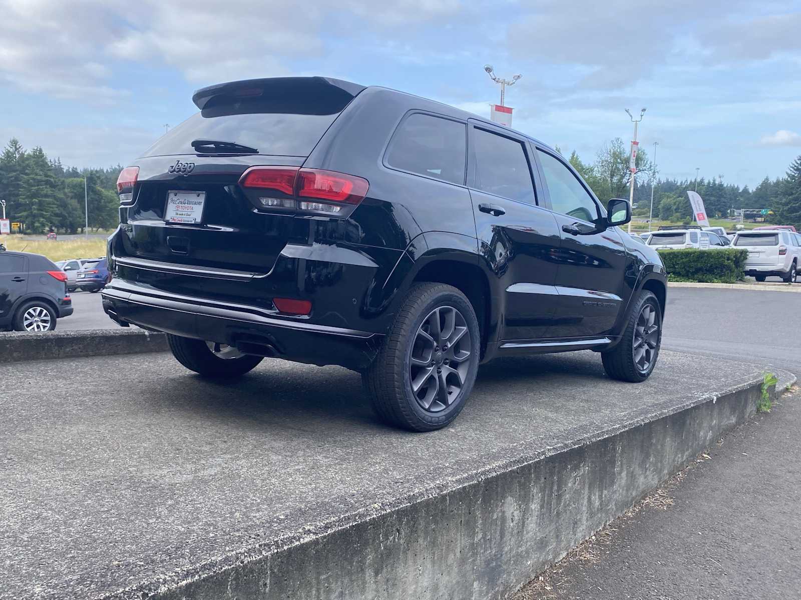 Vehicle image 5 of 32