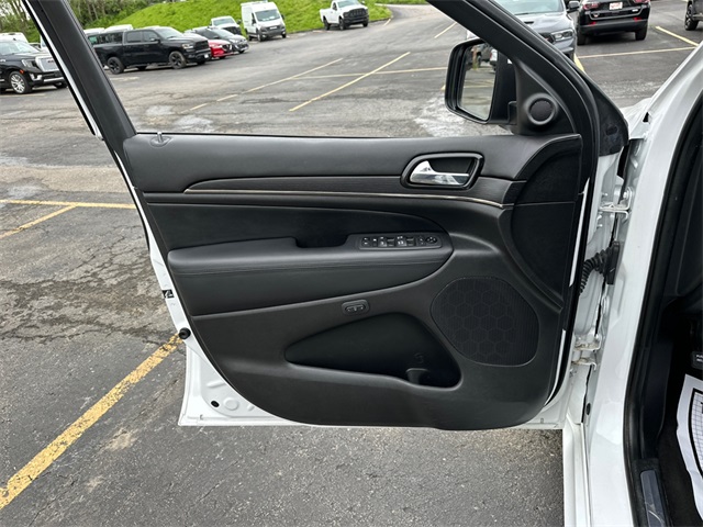 Vehicle image 33 of 42