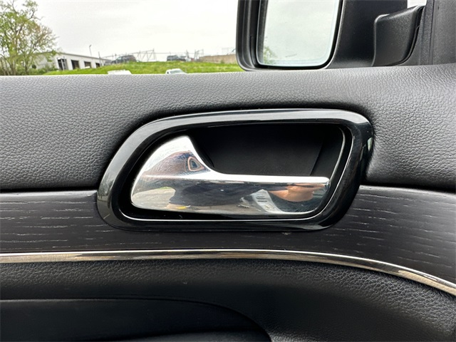 Vehicle image 35 of 42