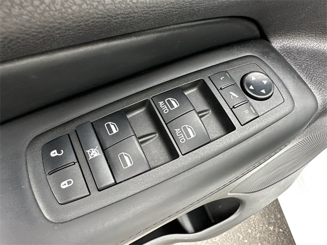 Vehicle image 34 of 42