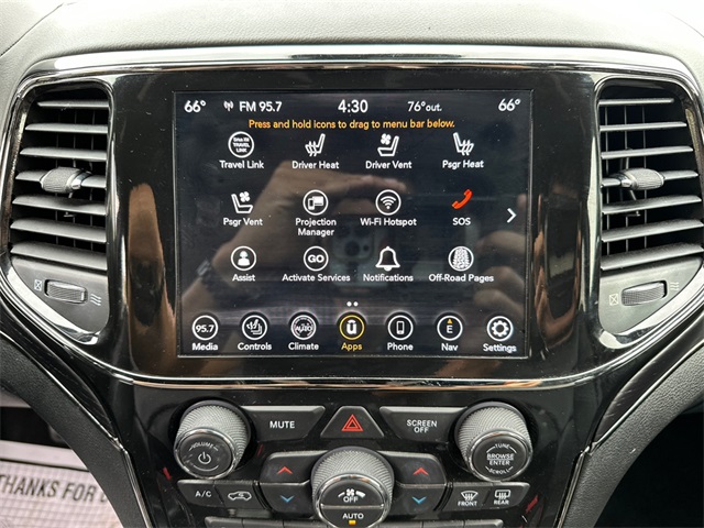 Vehicle image 26 of 42