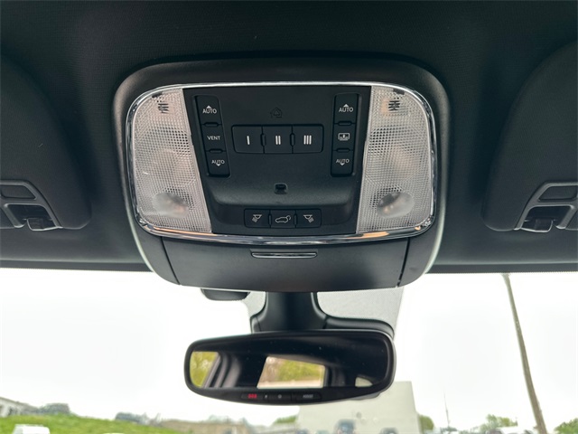 Vehicle image 41 of 42
