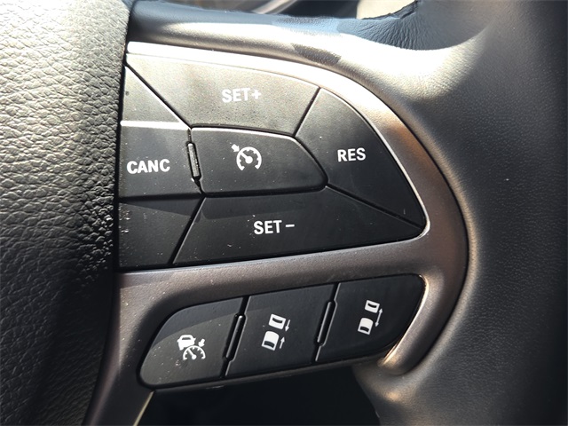 Vehicle image 25 of 27