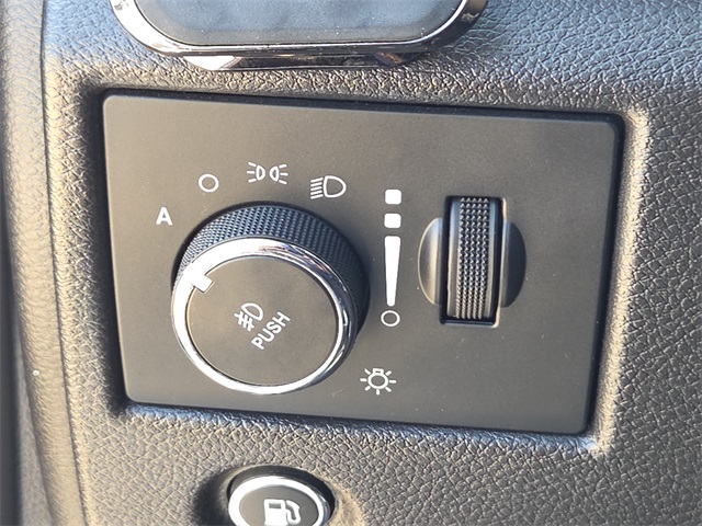 Vehicle image 23 of 27