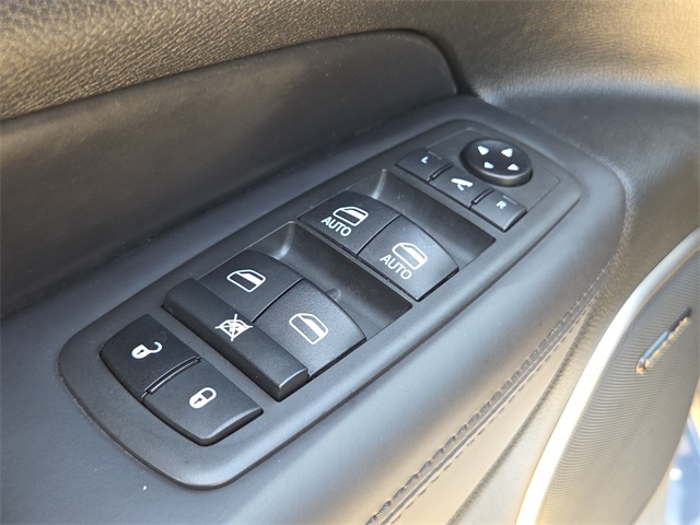 Vehicle image 17 of 27