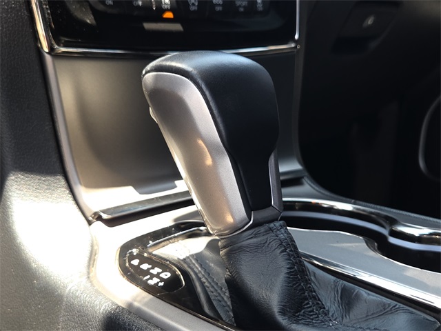 Vehicle image 21 of 27