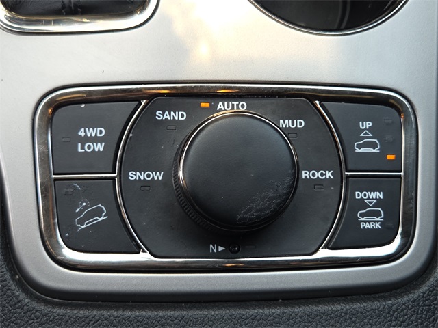 Vehicle image 22 of 27