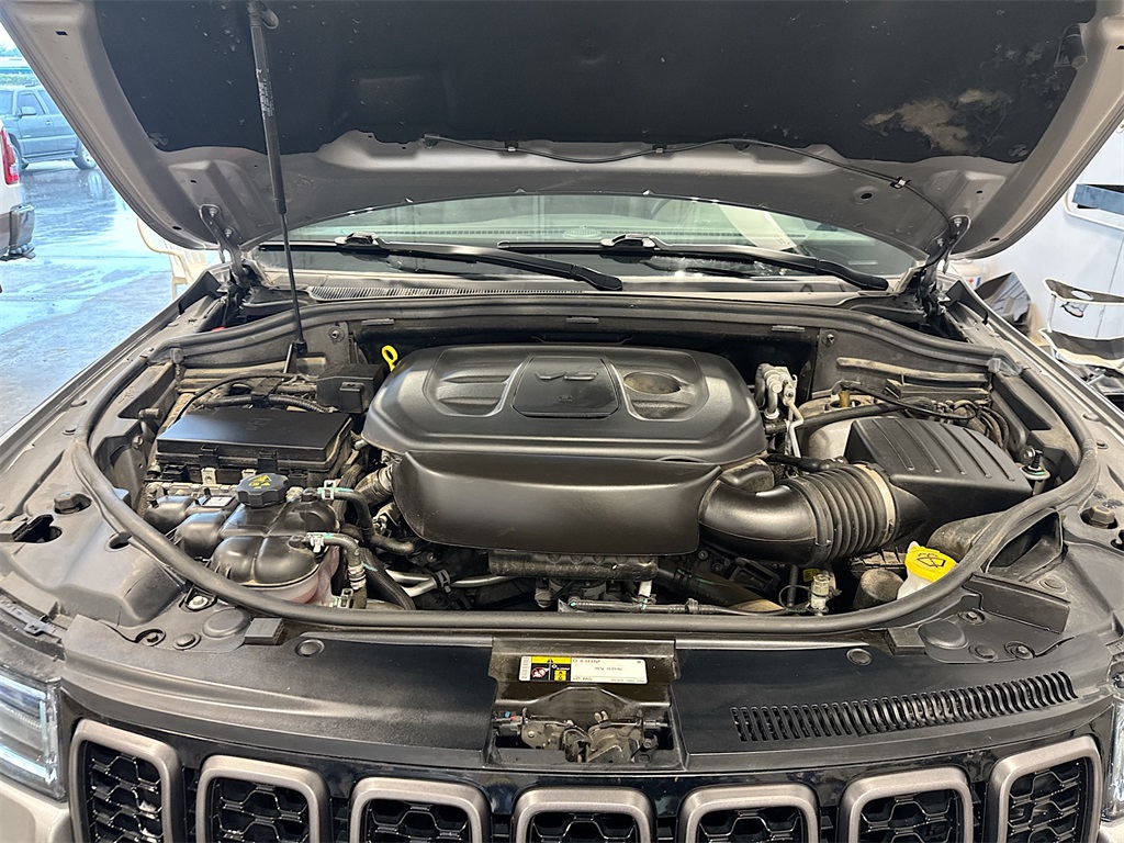 Vehicle image 22 of 32