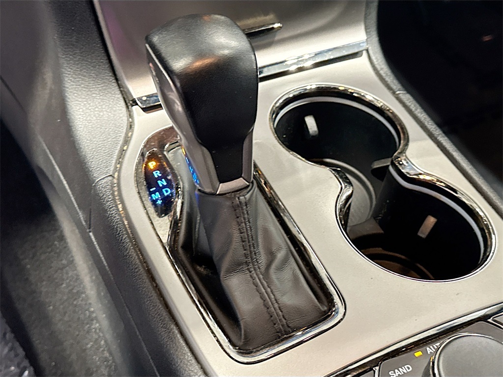 Vehicle image 15 of 32