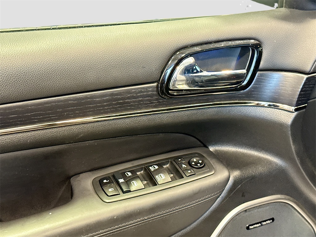 Vehicle image 16 of 32